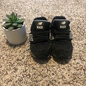 Boys new balance sneakers 👟